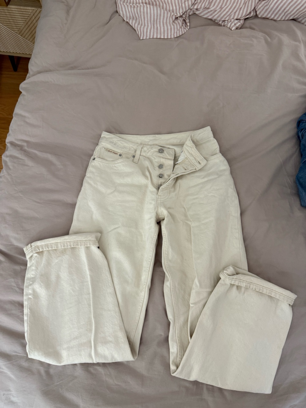 Women’s Calvin Klein 90s loose cream jeans